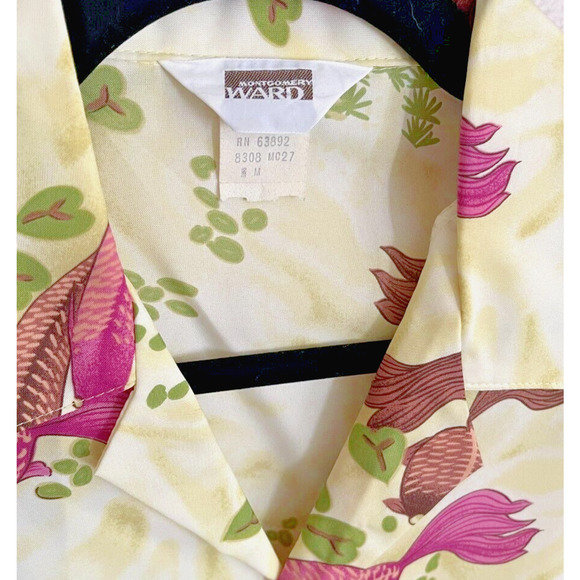 Vintage 70s Montgomery Ward Novelty Print Yellow Funky Shirt Fuschia Fish Medium - Picture 3 of 4